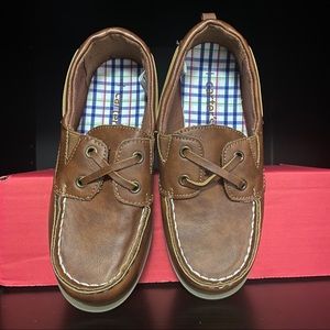 Boys CARTERS brown boat shoe slip on size 1